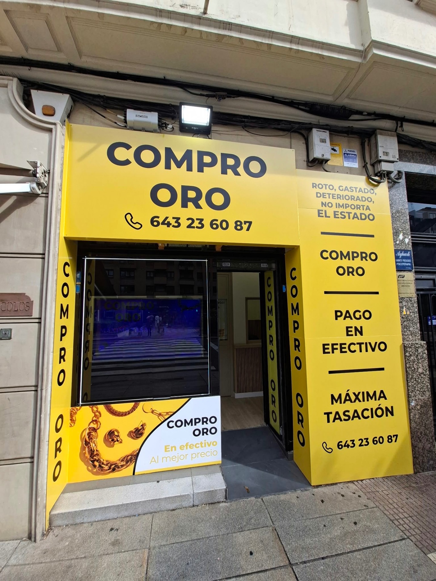 Fachada completa y cercana de Oro Norte Logroño